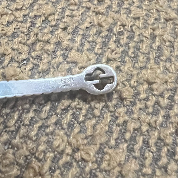 Gucci Thin Interlocking G Station Cuff - Picture 14 of 16